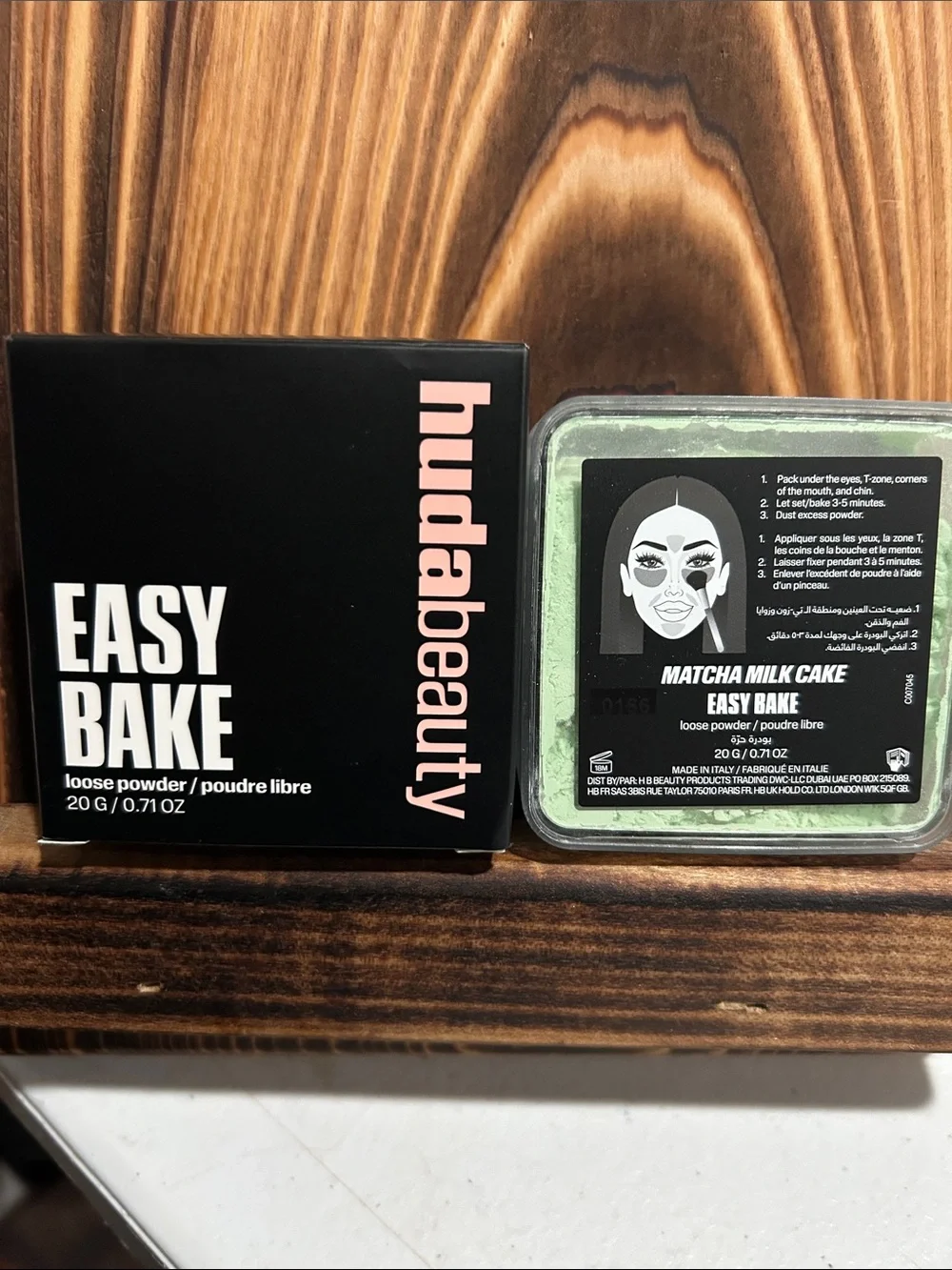 HUDA BEAUTY Easy Bake Loose Powder — Black & Green Packaging